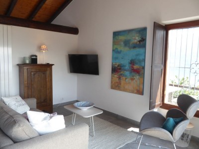 Holiday house Beautiful stone house with a stunning lake view - Features photo 25