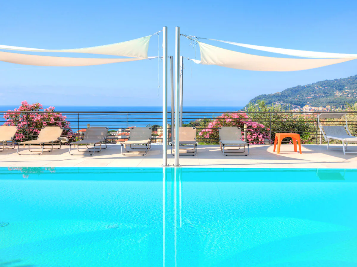 Villa Villa il Poggiolo - Modern Hi-Tech Villa, Garden, Jacuzzi and Pool, Sea View, Home-Cinema