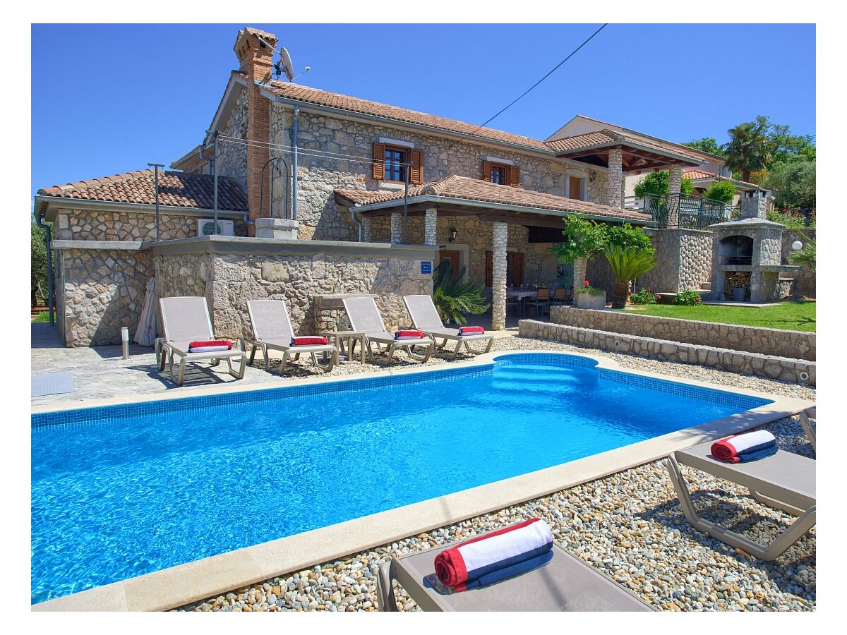 Holiday apartment with Pool & Seaview