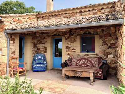 Holiday house with heated pool - Outdoor photo 8