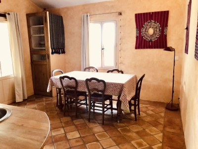 Holiday house with heated pool - Features photo 24