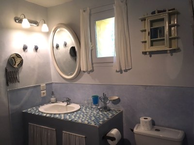 Holiday house with heated pool - Features photo 28