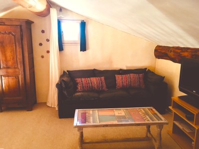 Holiday house with heated pool - Features photo 30