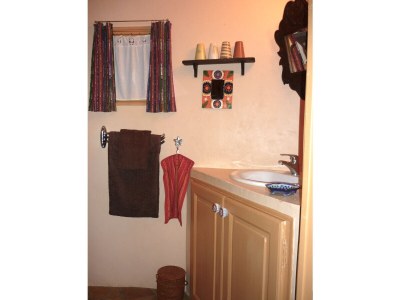 Holiday house with heated pool - Features photo 31