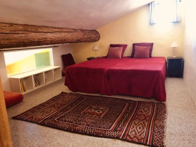 Holiday house with heated pool - Features photo 33