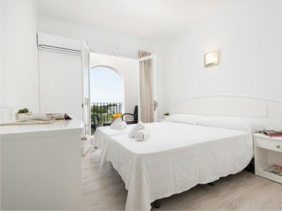 Guestroom Hostal Talamanca Hab. DB Balcon - Features photo 7