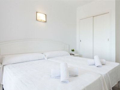 Guestroom Hostal Talamanca Hab. DB Balcon - Features photo 10