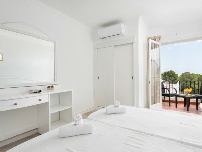 Guestroom Hostal Talamanca Hab. DB Balcon - Features photo 14