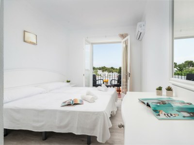 Guestroom Hostal Talamanca Hab. DB Balcon - Features photo 17