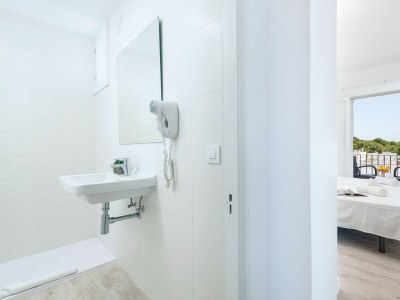 Guestroom Hostal Talamanca Hab. DB Balcon - Features photo 20