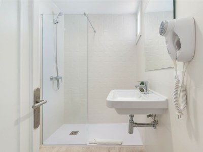 Guestroom Hostal Talamanca Hab. DB Balcon - Features photo 21