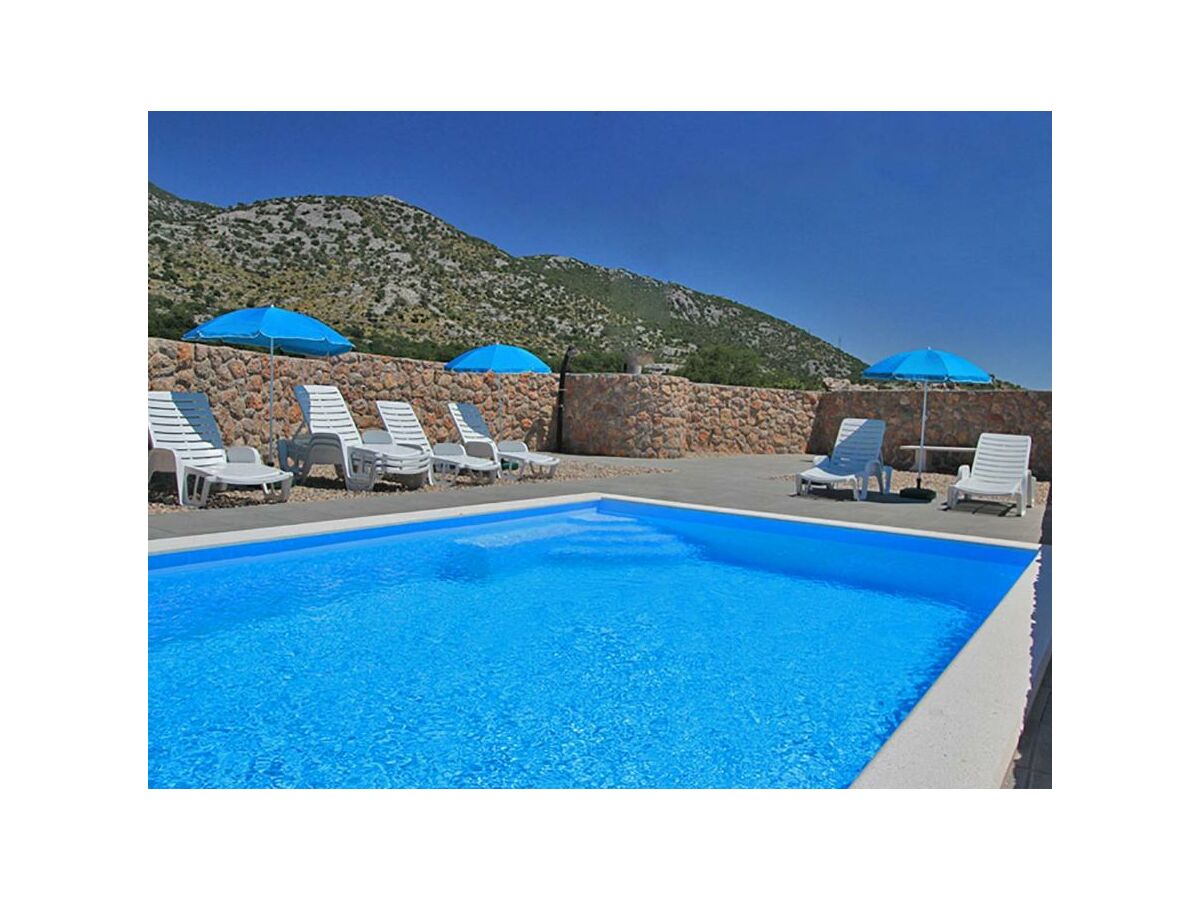 Holiday house Camelia with pool - Outdoor photo 2