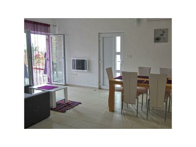 Holiday house Camelia with pool - Features photo 14