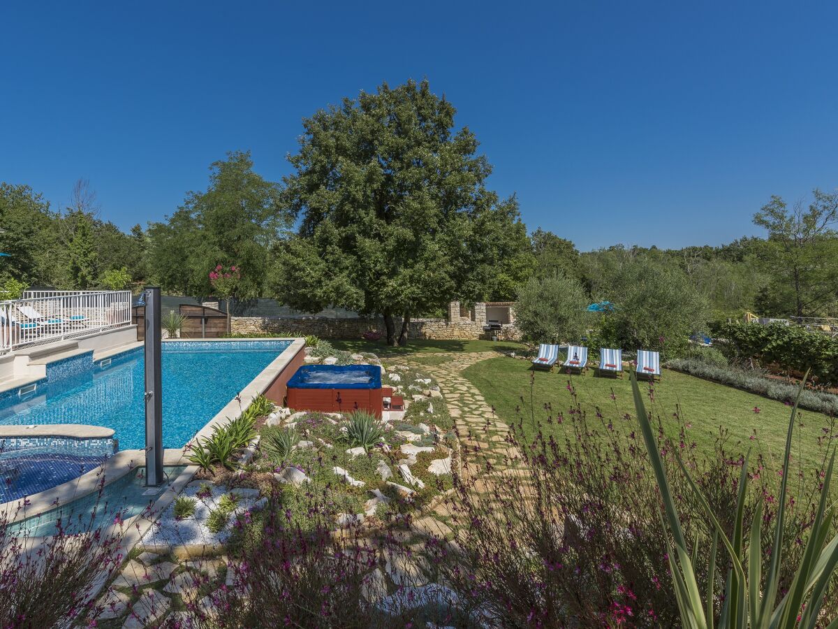 Villa Lipica with pool - Outdoor photo 5