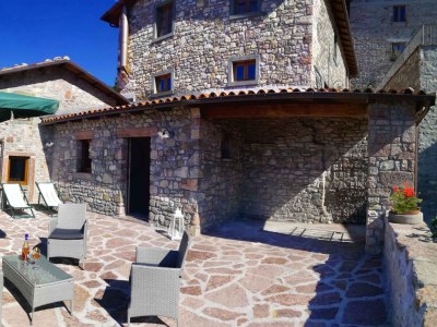 Holiday house Stylish vacation home with private pool - Outdoor photo 9