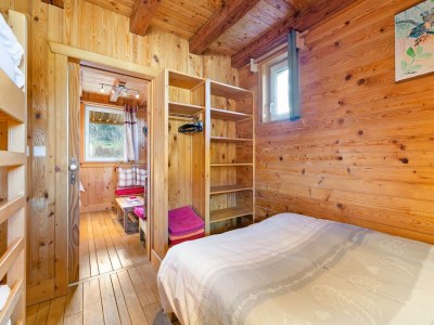 Chalet Chalet in Harreberg with Garden Views - Features photo 12