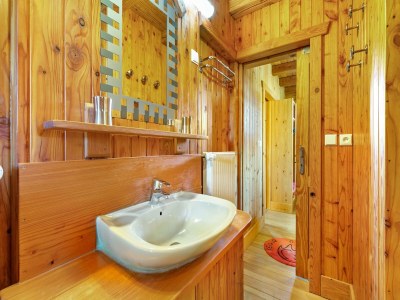 Chalet Chalet in Harreberg with Garden Views - Features photo 15