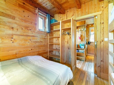 Chalet Chalet in Harreberg with Garden Views - Features photo 18