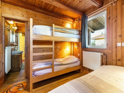 Chalet Chalet in Harreberg with Garden Views - Features photo 34