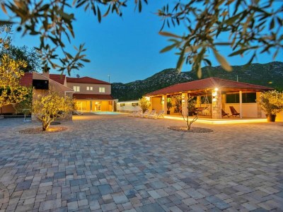 Villa Zara with heated hydro-massage pool in Vrgorac - Villa