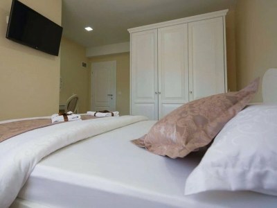 Villa Zara with heated hydro-massage pool - Features photo 28