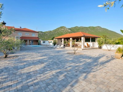 Villa Zara with heated hydro-massage pool - Features photo 35