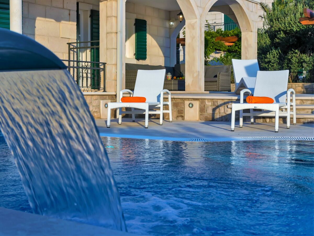 Villa Villa Petra with pool - Outdoor photo 3