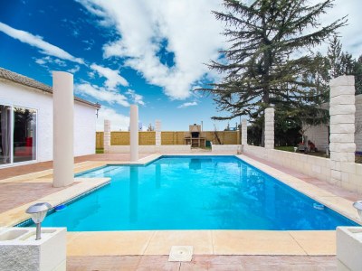 Villa Villa in Villamuriel mit Pool und Grill - Villa