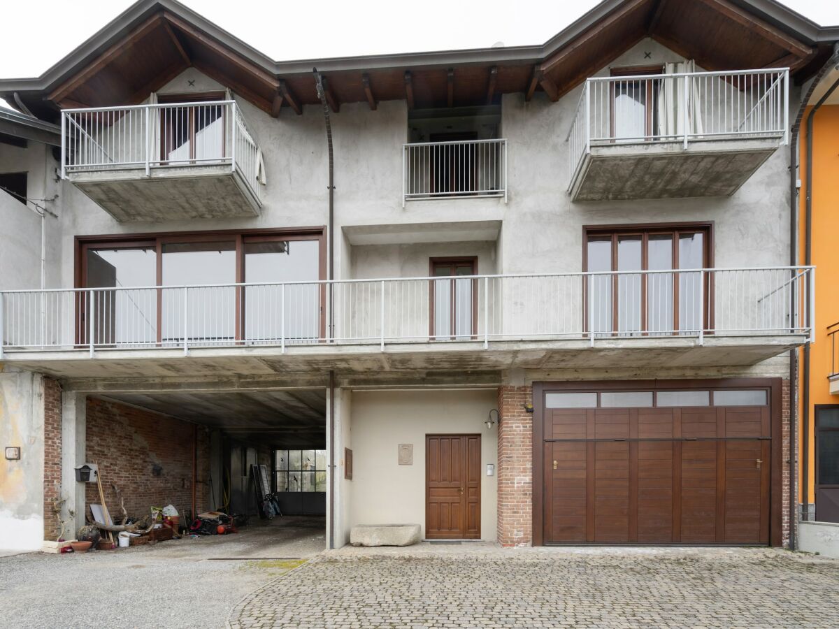 Apartment Belvilla by OYO Secluded Apartment with Balcony