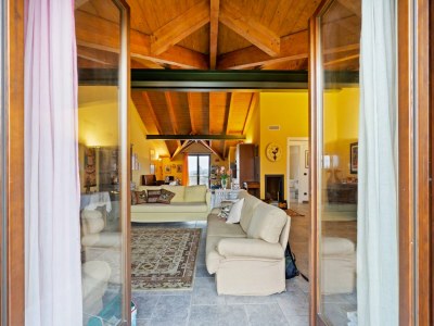 Apartment Belvilla by OYO Secluded Apartment with Balcony - Features photo 12