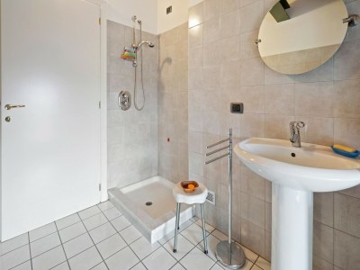 Apartment Belvilla by OYO Secluded Apartment with Balcony - Features photo 26