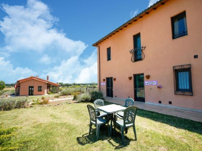 Holiday house Wohnung in Castiglione am Trasimeno-See - Outdoor photo 8