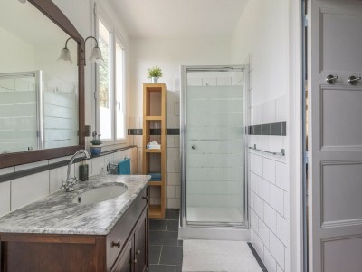 Holiday house Burgundy Poolside Getaway - Features photo 22