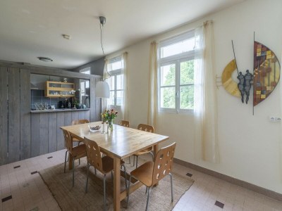 Holiday house Burgundy Poolside Getaway - Features photo 25