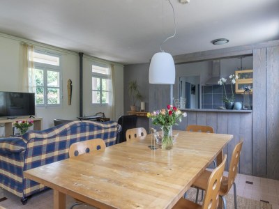 Holiday house Burgundy Poolside Getaway - Features photo 27