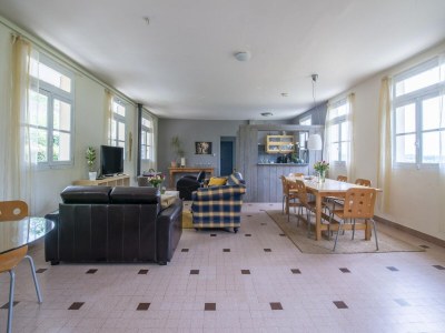 Holiday house Burgundy Poolside Getaway - Features photo 30