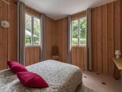 Holiday house Burgundy Poolside Getaway - Features photo 32