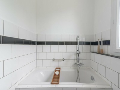 Holiday house Burgundy Poolside Getaway - Features photo 34