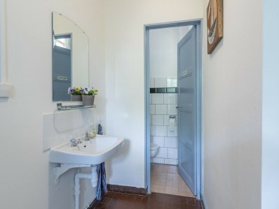 Holiday house Burgundy Poolside Getaway - Features photo 38