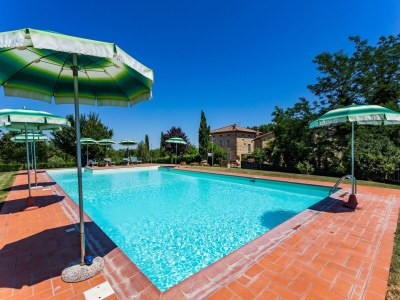 Apartment Cozy Stay with Scenic Views in Casole d'Elsa - Apartment