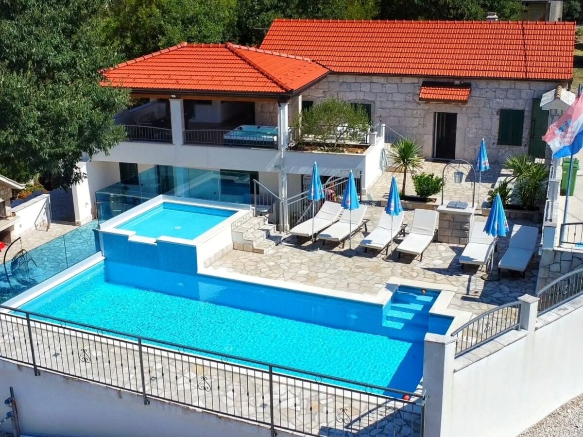 Villa Villa Dvori Stipanovi with heated Pool and Jacuzzi - Outdoor photo 2
