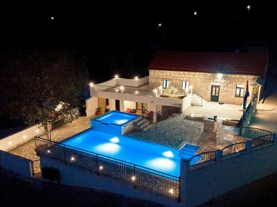 Villa Villa Dvori Stipanovi with heated Pool and Jacuzzi - Outdoor photo 11