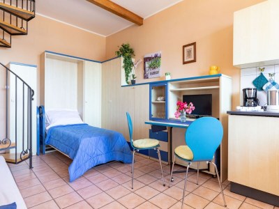 Cottage Apartment in Oggebbio with Sea View Terrace - Features photo 17