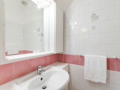 Cottage Apartment in Oggebbio with Sea View Terrace - Features photo 23