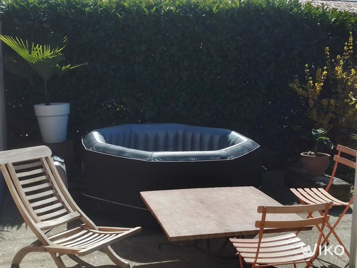 Holiday house Pretty holiday home with garden and hot tub - Outdoor photo 4