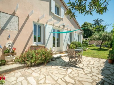 Holiday house Pretty holiday home with garden and hot tub - Outdoor photo 2