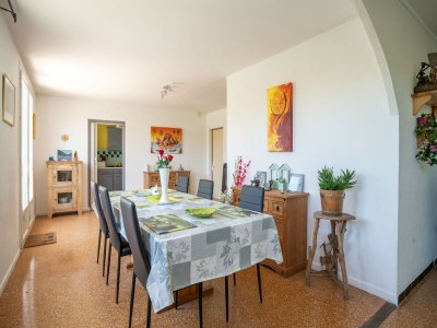 Holiday house Pretty holiday home with garden and hot tub - Features photo 9