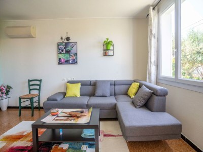 Holiday house Pretty holiday home with garden and hot tub - Features photo 10