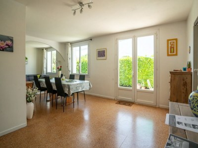 Holiday house Pretty holiday home with garden and hot tub - Features photo 17