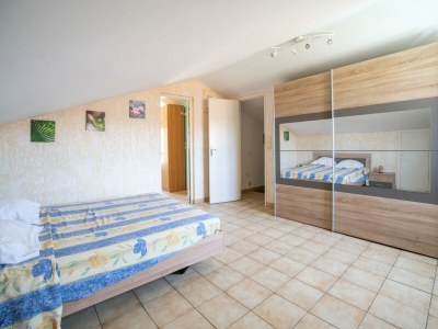 Holiday house Pretty holiday home with garden and hot tub - Features photo 25